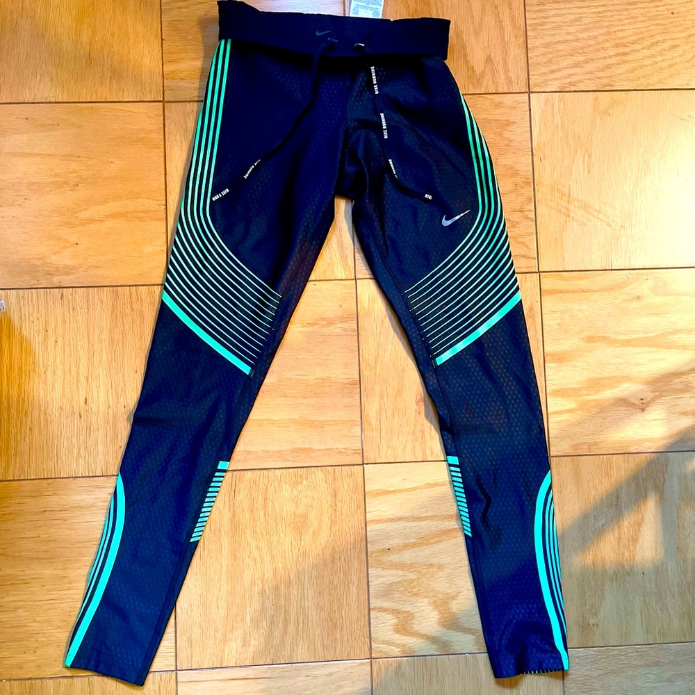 WOMENS NIKE DRI-FIT LEGGINGS WITH ZIPPER POCKET!